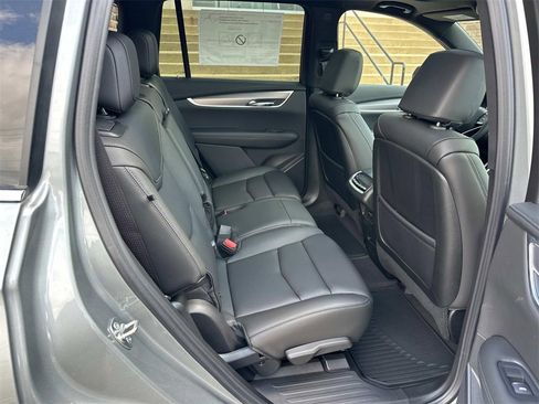 New 2025 Cadillac XT6 Luxury image 11