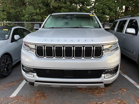Used 2024 Jeep Wagoneer Series II w/ Flexible Seating Group RWD image 2