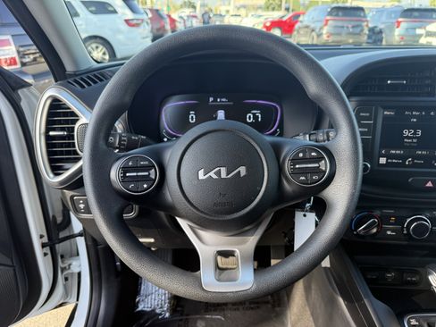Certified 2025 Kia Soul LX image 16
