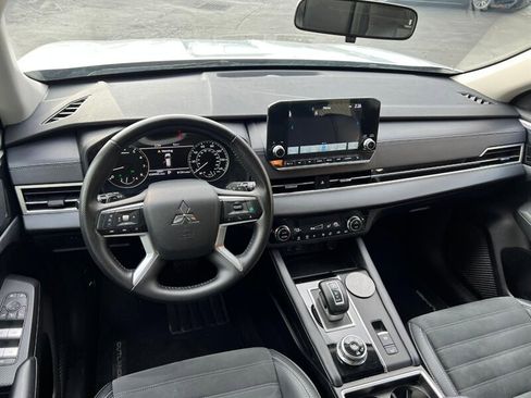 Used 2024 Mitsubishi Outlander SE image 22
