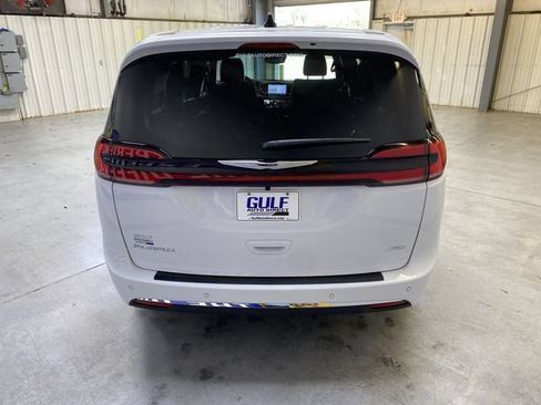 Used 2026 Chrysler Pacifica Select AWD/4WD image 7