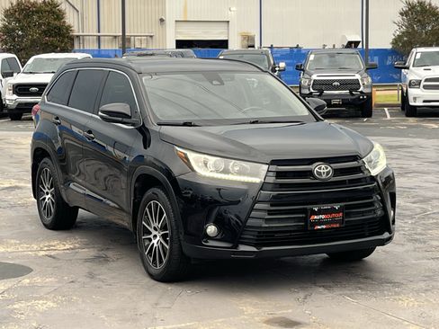 Used 2018 Toyota Highlander SE FWD image 5