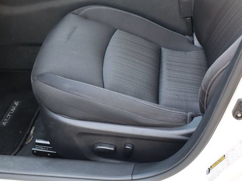 Used 2023 Nissan Altima 2.5 SV FWD image 14
