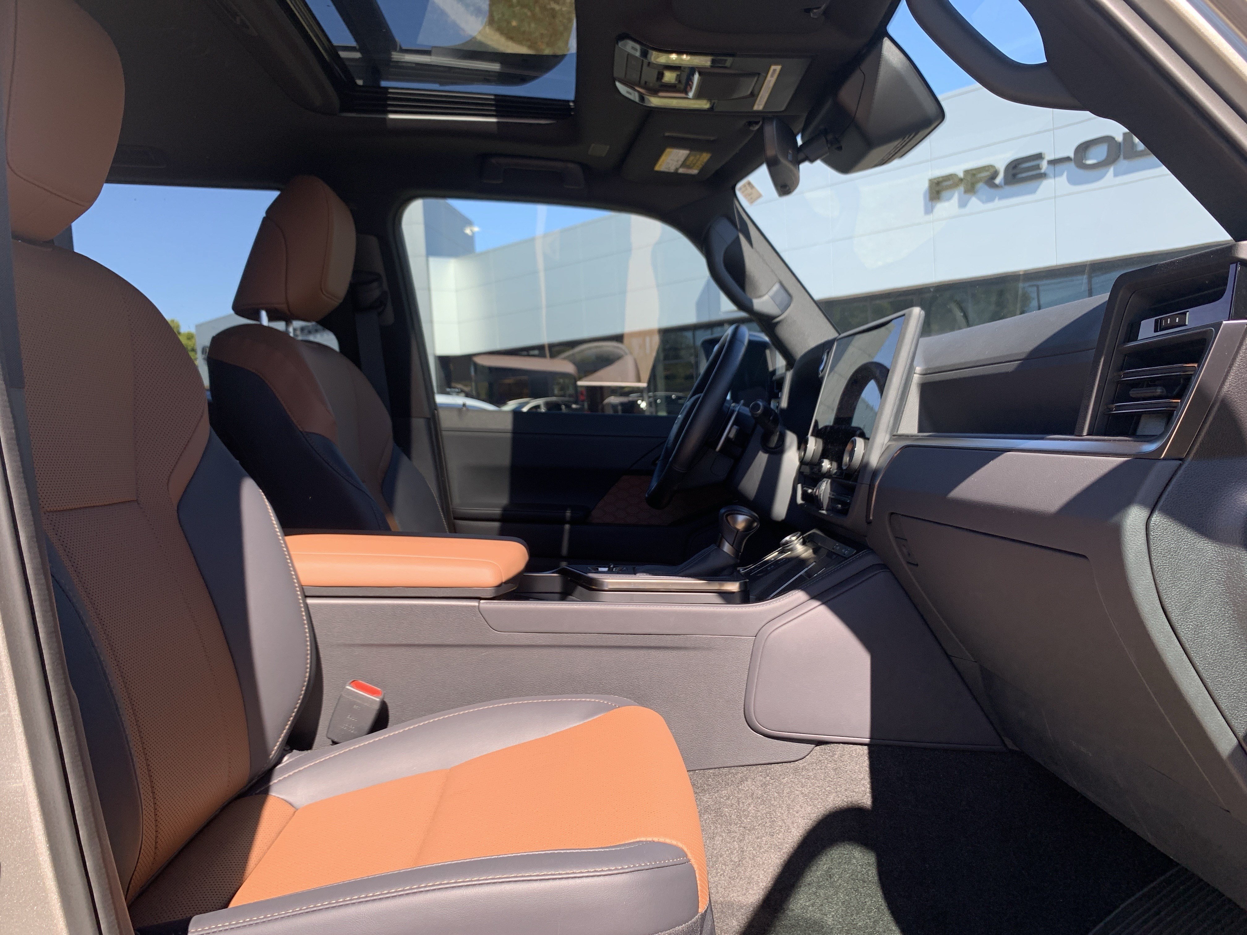 Used 2025 Lexus GX 550 w/ Accessory Package (2T) AWD/4WD image 35