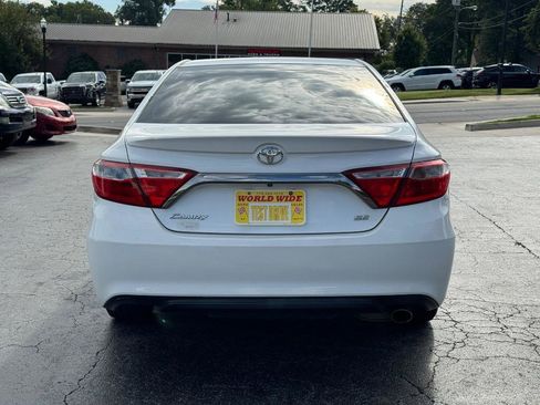Used 2015 Toyota Camry SE image 5