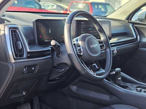 Used 2024 Kia Sorento S image 2