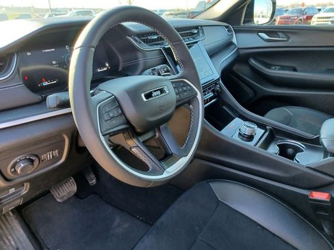 Used 2024 Jeep Grand Cherokee Altitude AWD/4WD image 14