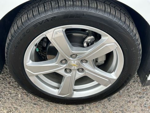 Used 2017 Chevrolet Volt LT w/ Comfort Package image 8