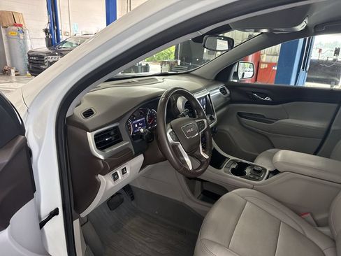 Certified 2022 GMC Acadia SLT FWD image 17