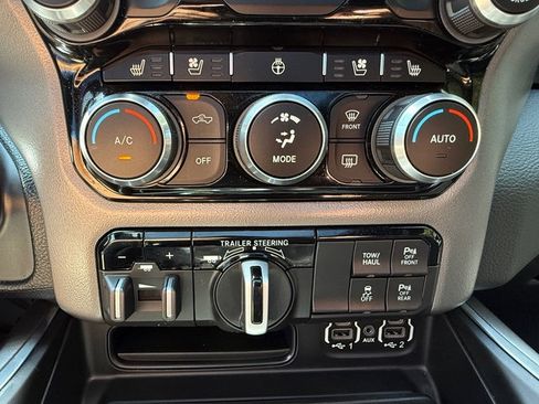 Used 2022 RAM 1500 Laramie AWD/4WD image 29