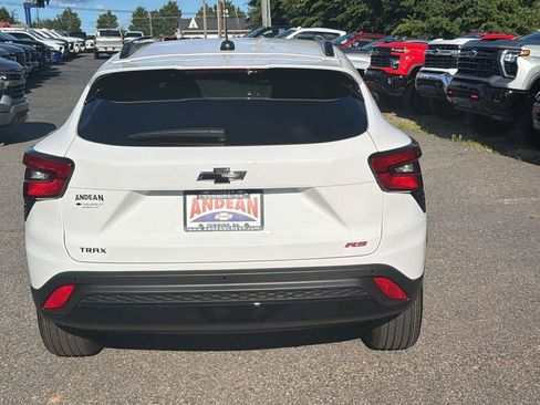 New 2026 Chevrolet Trax RS w/ Sunroof Package FWD image 10