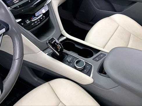Used 2020 Cadillac XT6 Premium Luxury FWD image 16
