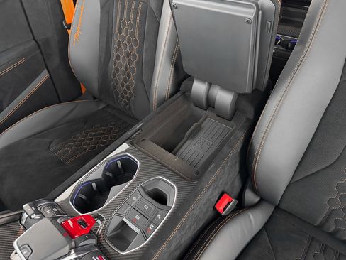 Used 2024 Lamborghini Urus Performante image 20