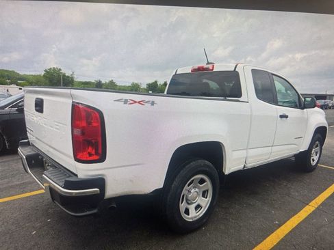 Used 2022 Chevrolet Colorado W/T w/ WT Convenience Package AWD/4WD image 2