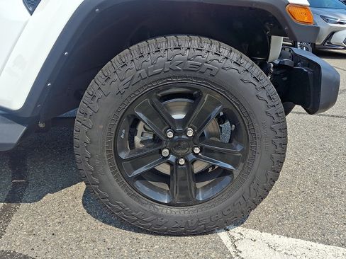 Used 2021 Jeep Wrangler Unlimited Sahara AWD/4WD image 8