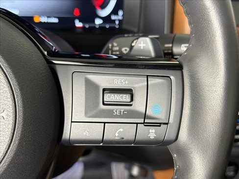 Used 2024 Nissan Rogue Platinum FWD image 28