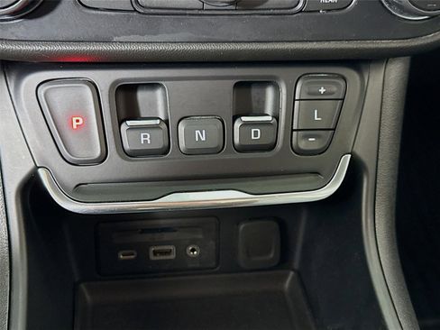 Used 2021 GMC Terrain SLT image 10