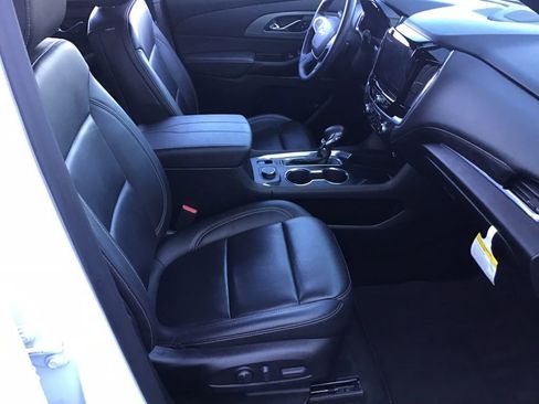 Used 2023 Chevrolet Traverse LT image 11