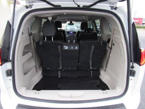 Used 2017 Chrysler Pacifica Touring-L Plus image 31