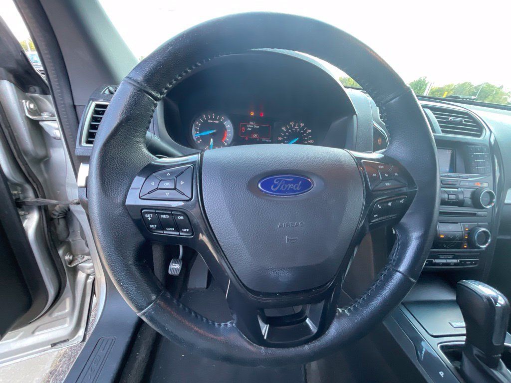 Used 2016 Ford Explorer XLT AWD/4WD image 13