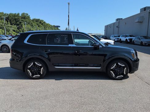 Used 2024 Kia Telluride EX w/ EX Captain's Chair Package AWD/4WD image 2
