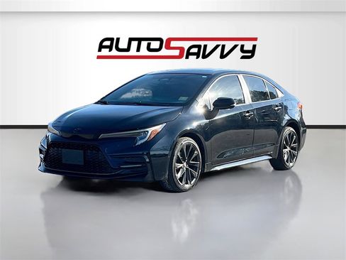 Used 2023 Toyota Corolla SE w/ SE Premium Package image 3