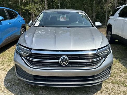 Used 2023 Volkswagen Jetta SE FWD image 2