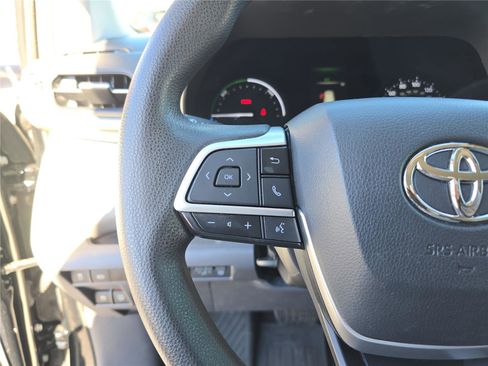 Used 2021 Toyota Sienna LE image 32