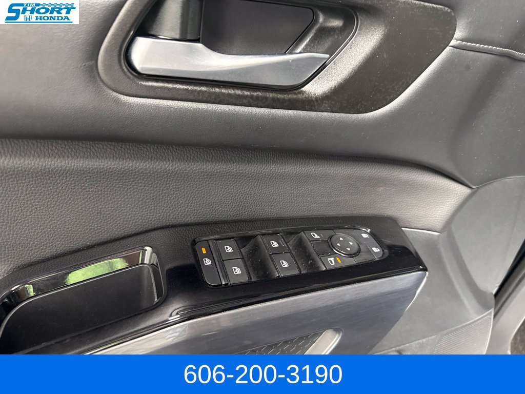 Used 2024 Nissan Pathfinder SL AWD/4WD image 27