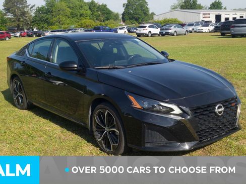 Used 2025 Nissan Altima 2.5 SR FWD image 3