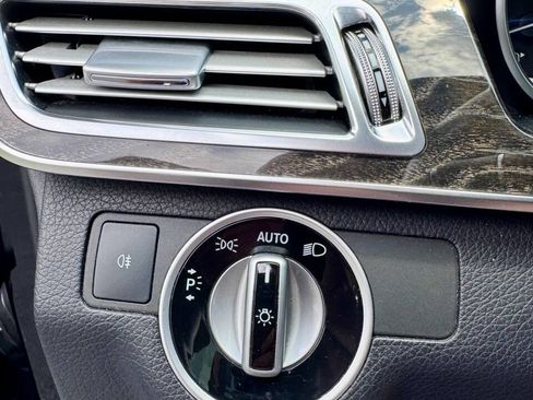 Used 2016 Mercedes-Benz E 350 4MATIC Sedan image 31