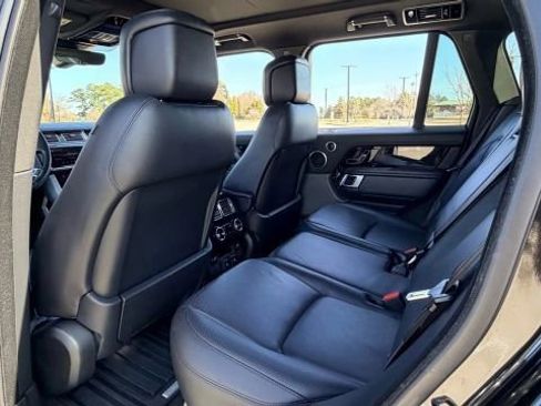 Used 2020 Land Rover Range Rover HSE image 32