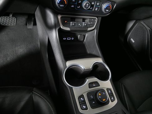 Used 2022 GMC Terrain Denali AWD/4WD image 24