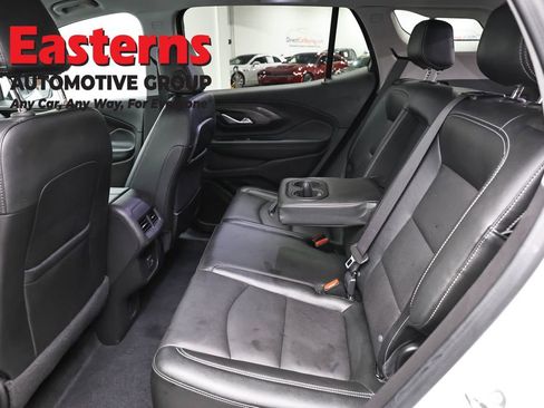 Used 2024 GMC Terrain SLT image 23