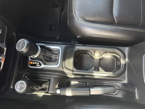 Used 2020 Jeep Gladiator Overland image 23