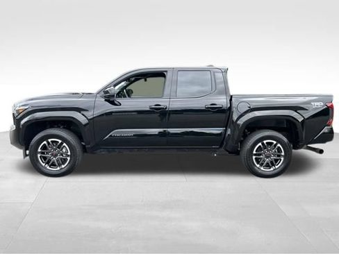 Used 2025 Toyota Tacoma TRD Sport AWD/4WD image 3