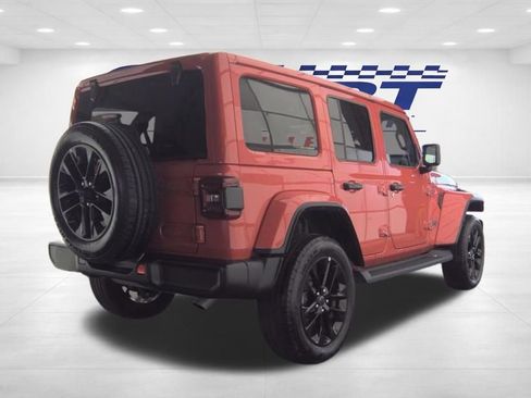 Used 2025 Jeep Wrangler Unlimited Sahara image 5