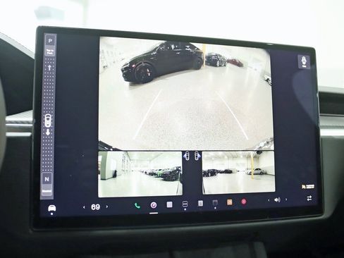 Used 2023 Tesla Model X Plaid image 17