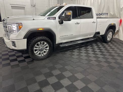 Used 2022 GMC Sierra 3500 Denali image 2