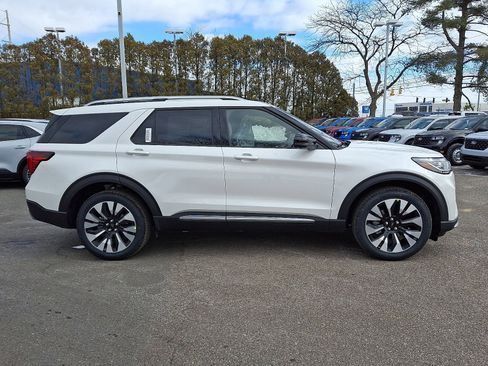 New 2026 Ford Explorer Platinum image 7