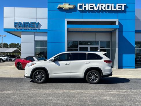 Used 2018 Toyota Highlander XLE image 2