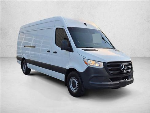 Used 2022 Mercedes-Benz Sprinter 2500 image 3