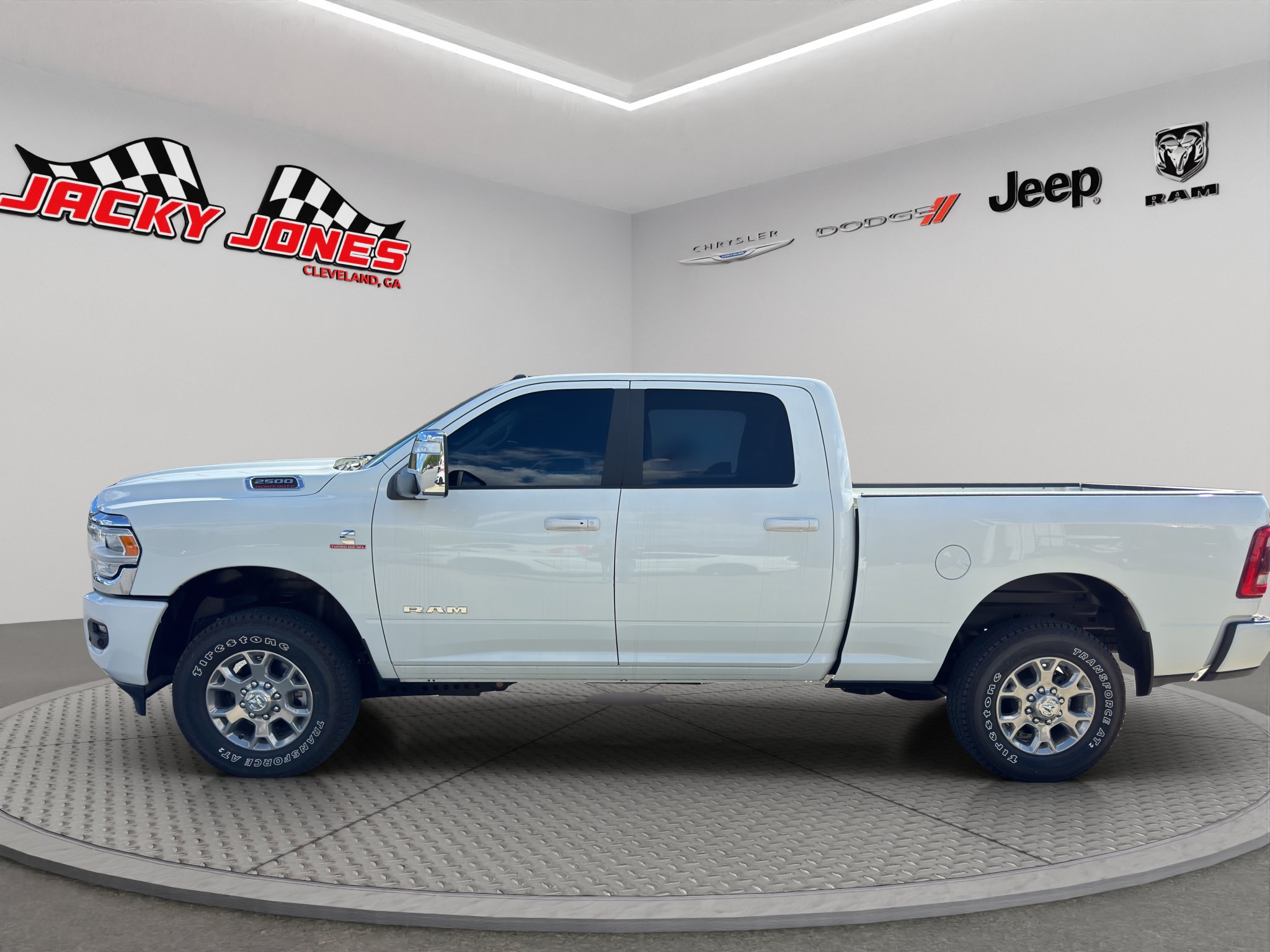 Used 2024 RAM 2500 Laramie AWD/4WD image 2