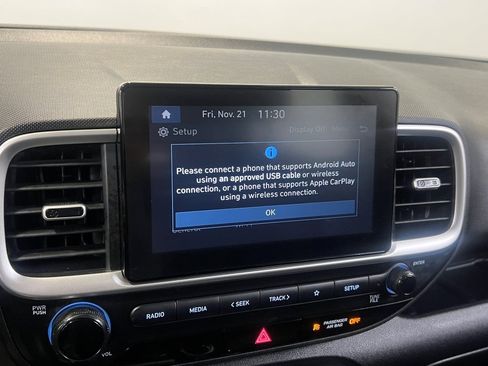 Used 2023 Hyundai Venue SEL image 36