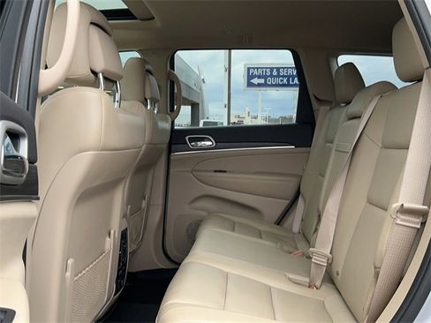 Used 2020 Jeep Grand Cherokee Limited image 16
