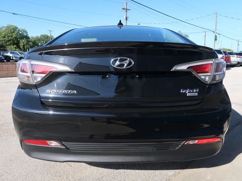 Used 2016 Hyundai Sonata Limited w/ Option Group 02 FWD image 10