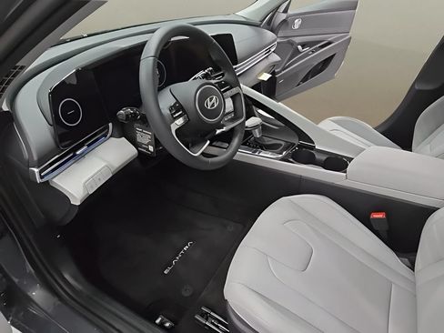 New 2026 Hyundai Elantra Limited FWD image 12