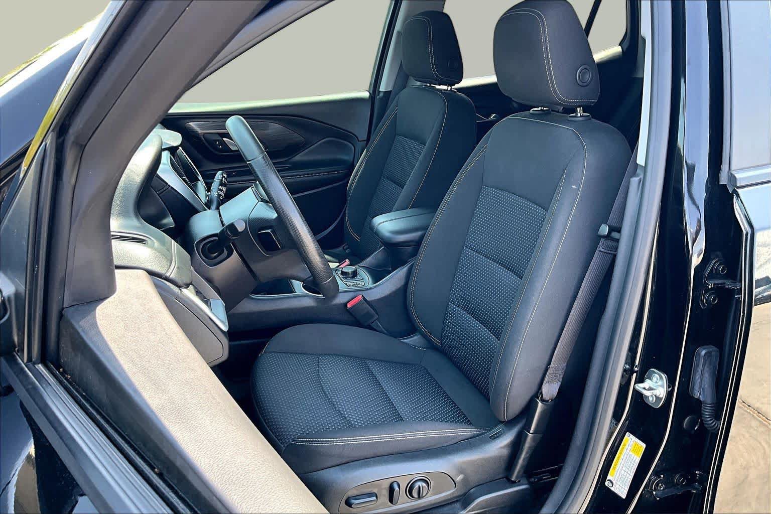 Used 2024 GMC Terrain SLE w/ Driver Convenience Package FWD image 8