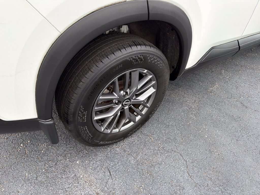 Used 2023 Nissan Rogue S AWD/4WD image 12