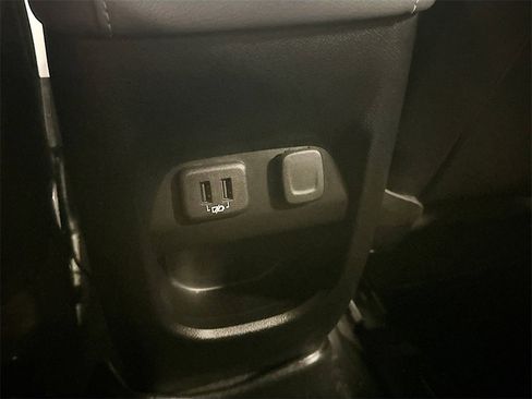 Used 2021 Chevrolet Colorado Z71 image 28